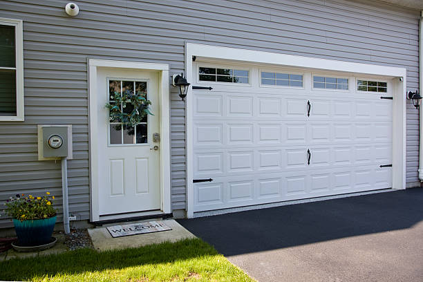 24/7 Emergency Garage Door Panel Replacement experts in Coloma, MI